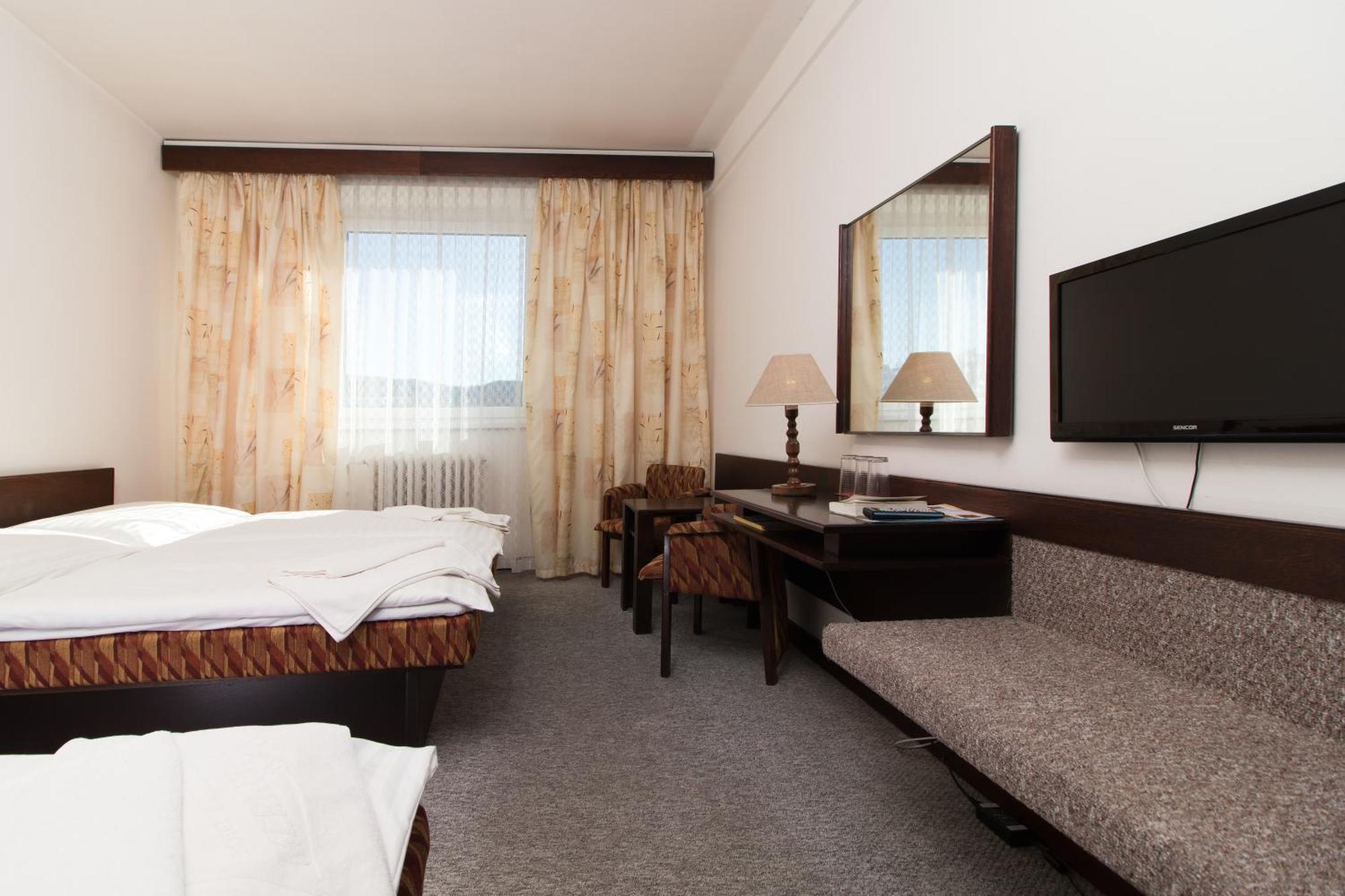 Hotel Merkur - Jablonec Nad Nisou Exterior foto
